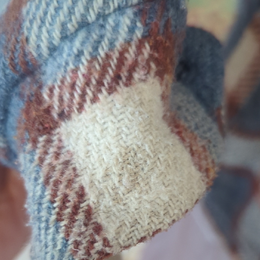 70s Vintage Cozy Plaid Teddy Jacket in Blue and Tan - Picture 7 of 12